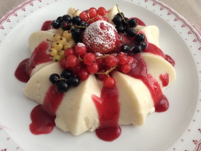 Griesmeel pudding met fruit..<div class='yasr-stars-title yasr-rater-stars'
                          id='yasr-visitor-votes-readonly-rater-35602ab216825'
                          data-rating='3.9'
                          data-rater-starsize='16'
                          data-rater-postid='701'
                          data-rater-readonly='true'
                          data-readonly-attribute='true'
                      ></div><span class='yasr-stars-title-average'>3.9 (11)</span>
