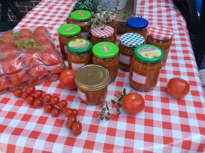Tomatensaus met courgettes en koriander..