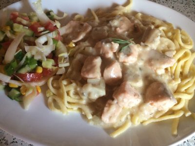Zalm en witvis in een witte saus met pasta..<div class='yasr-stars-title yasr-rater-stars'
                          id='yasr-visitor-votes-readonly-rater-66d744b7f471a'
                          data-rating='3.3'
                          data-rater-starsize='16'
                          data-rater-postid='1144'
                          data-rater-readonly='true'
                          data-readonly-attribute='true'
                      ></div><span class='yasr-stars-title-average'>3.3 (6)</span>
