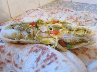 marokkaanse batbot ftira broodjes met kip en groenten