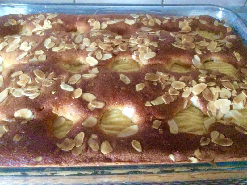 Appel/ rozijnencake met amandelschijfjes